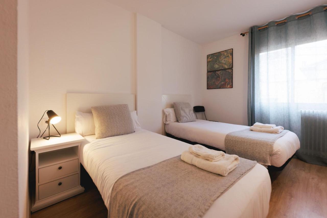 Bravissimo Pont De La Princesa, Comfortable 3-Bedroom Apartment ชีโรนา ภายนอก รูปภาพ